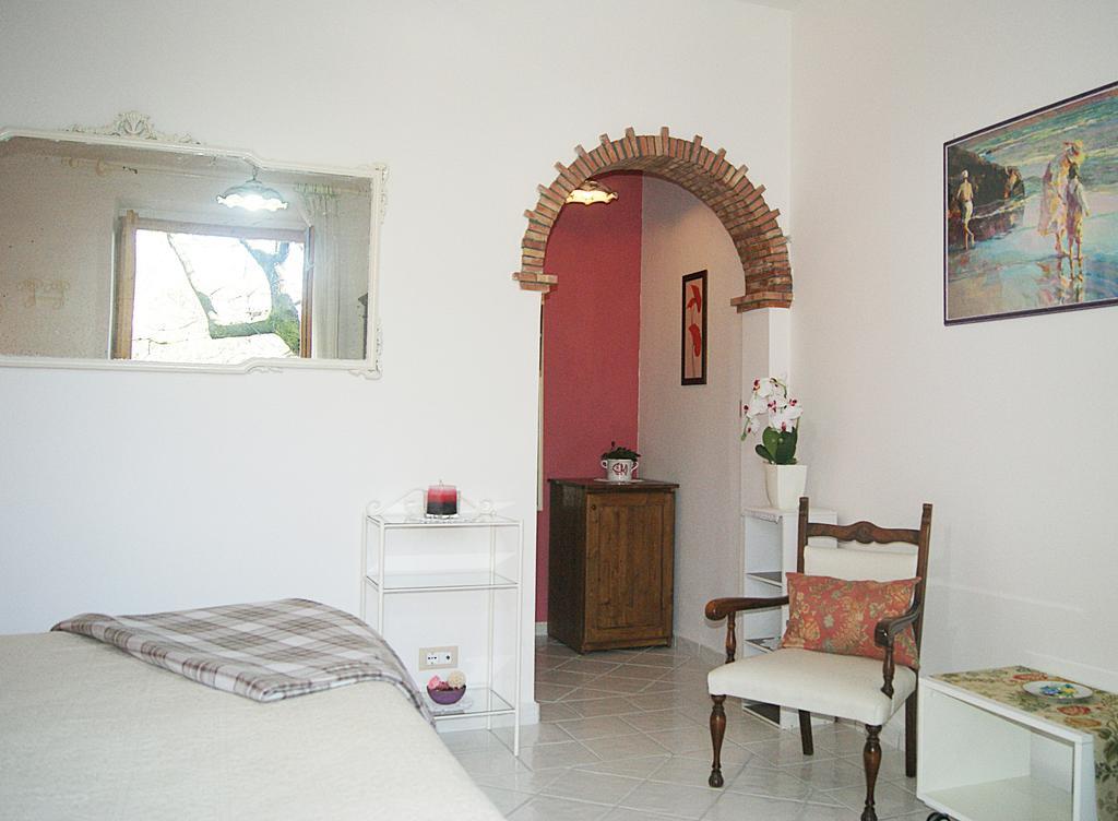 B&B La Casa Del Gelso Acquafredda Habitación foto