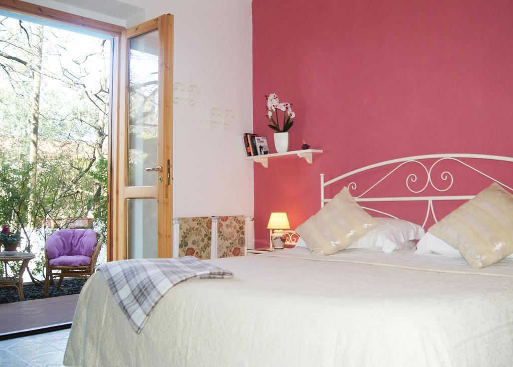 B&B La Casa Del Gelso Acquafredda Habitación foto